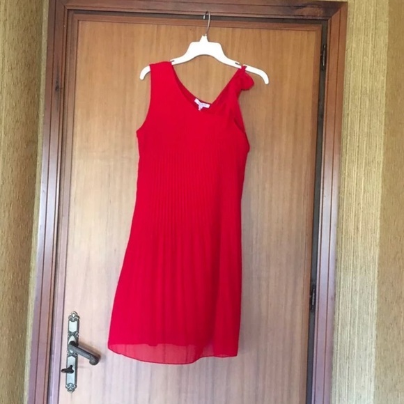 🆕 Red Accento NWT abito mono plisse sheath dress in Red. Size MEDIUM - Picture 4 of 11